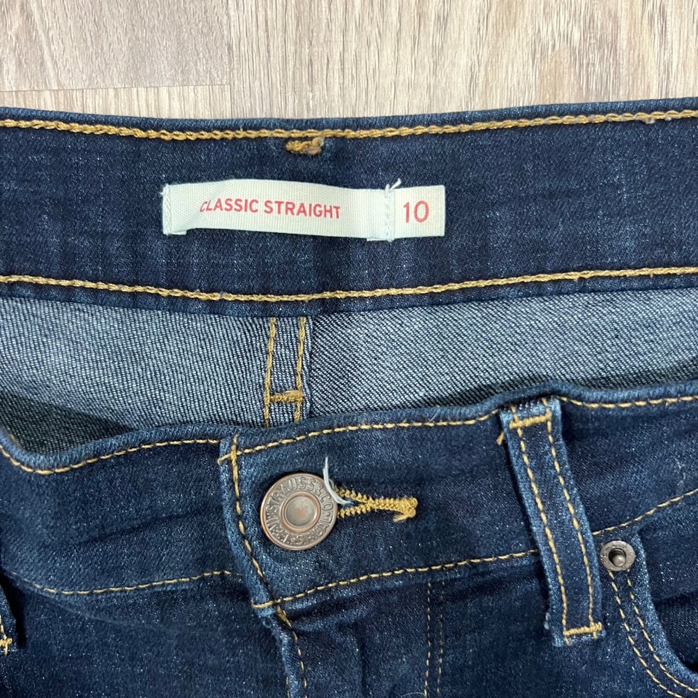 Levis Classic Straight Leg Jeans Womens 10 Dark Wash Indigo Denim Pants